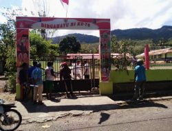 Tolak  Kepsek, Pintu Pagar  Di Blokir .