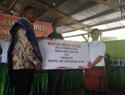 Kapolda Serahkan Bansos Untuk Dua Gereja