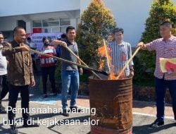 Kejari Alor Pimpin Pemusnahan Barang Bukti
