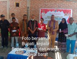 Bupati Djobo Serahkan Bantuan BKK Di Wolwal Barat