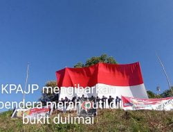 Sambut HUT RI, KPAJP Alor Kibarkan Bendera Merah Putih Di Bukit Dulimai