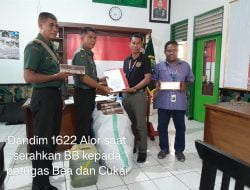 Dandim 1622 Alor Serahkan BB Dugaan  Penyelundupan Kepada  Bea Cukai.