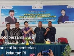 Julie Laiskodat Salurkan Bantuan Kepada Pelaku UKM  Di Alor