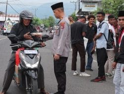 Semarakkan Ramadhan 1446 H, Polres Alor dan GMNI Berkolaborasi Bagikan Takjil