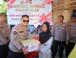 Wakapolda NTT Bagikan Bansos di Alor Sambut Hari Bhayangkara ke-79
