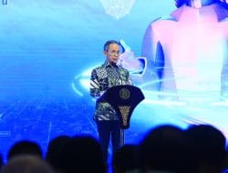 Ketua Dewan Komisioner OJK Mengundurkan Diri